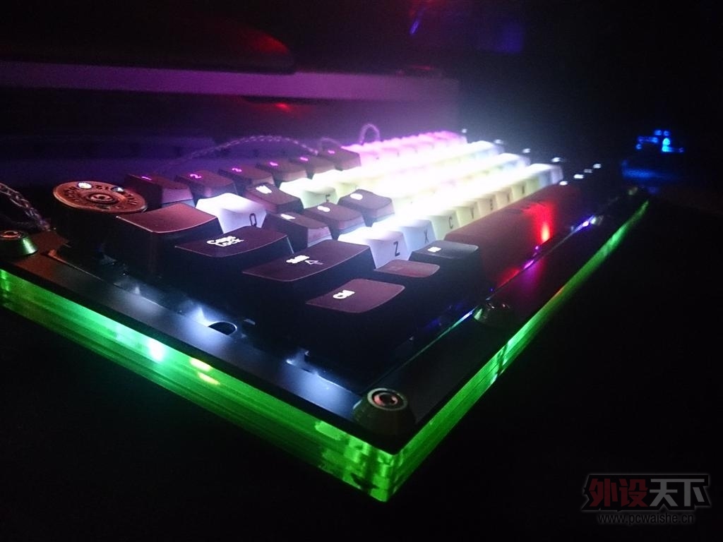 POKER2 ͸�����MOD ����ʵ�ǿ����������Ļ����ǽ����ܿ���