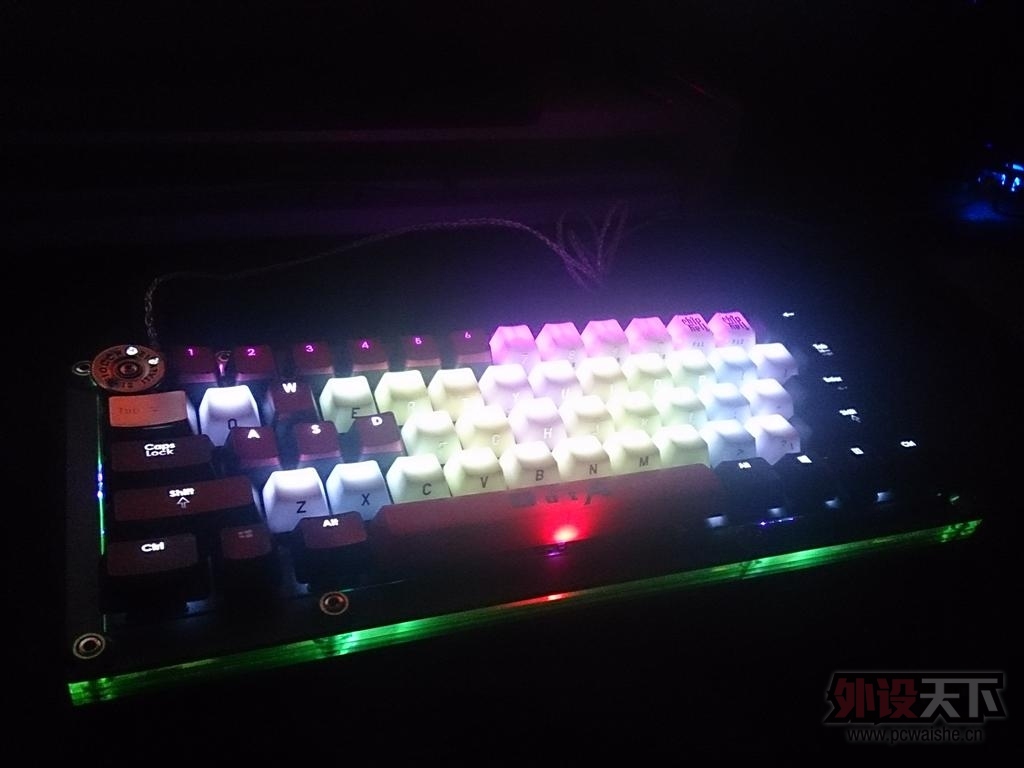 POKER2 ͸�����MOD ����ʵ�ǿ����������Ļ����ǽ����ܿ���