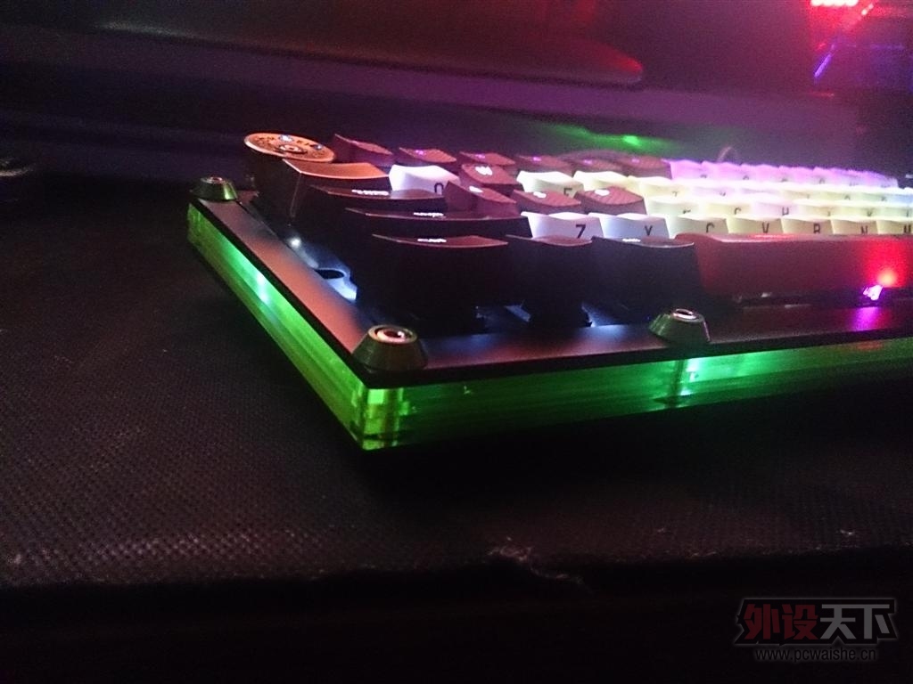 POKER2 ͸�����MOD ����ʵ�ǿ����������Ļ����ǽ����ܿ���