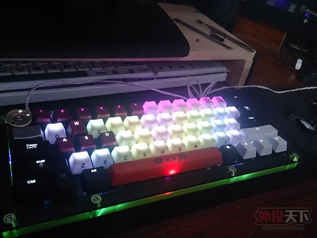 POKER2 ͸�����MOD ����ʵ�ǿ����������Ļ����ǽ����ܿ���