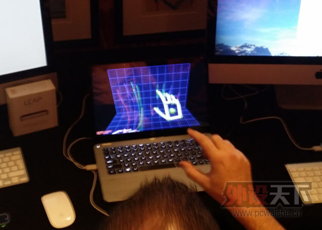 �ֻ�ƽ������Q3�����䱸Leap Motion���װ��