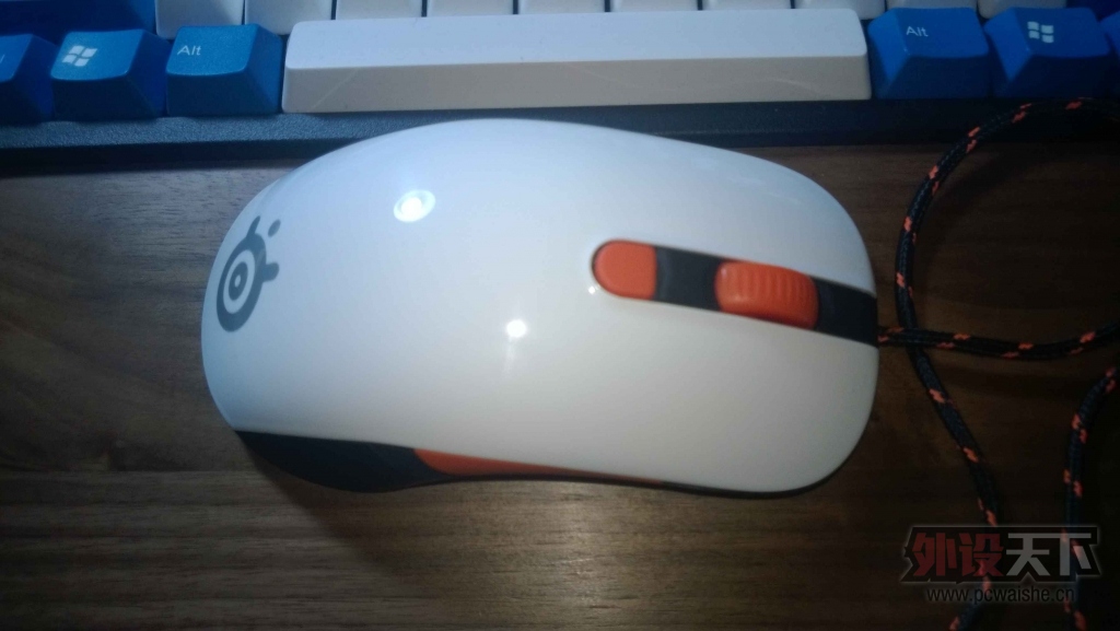 �ݳ�