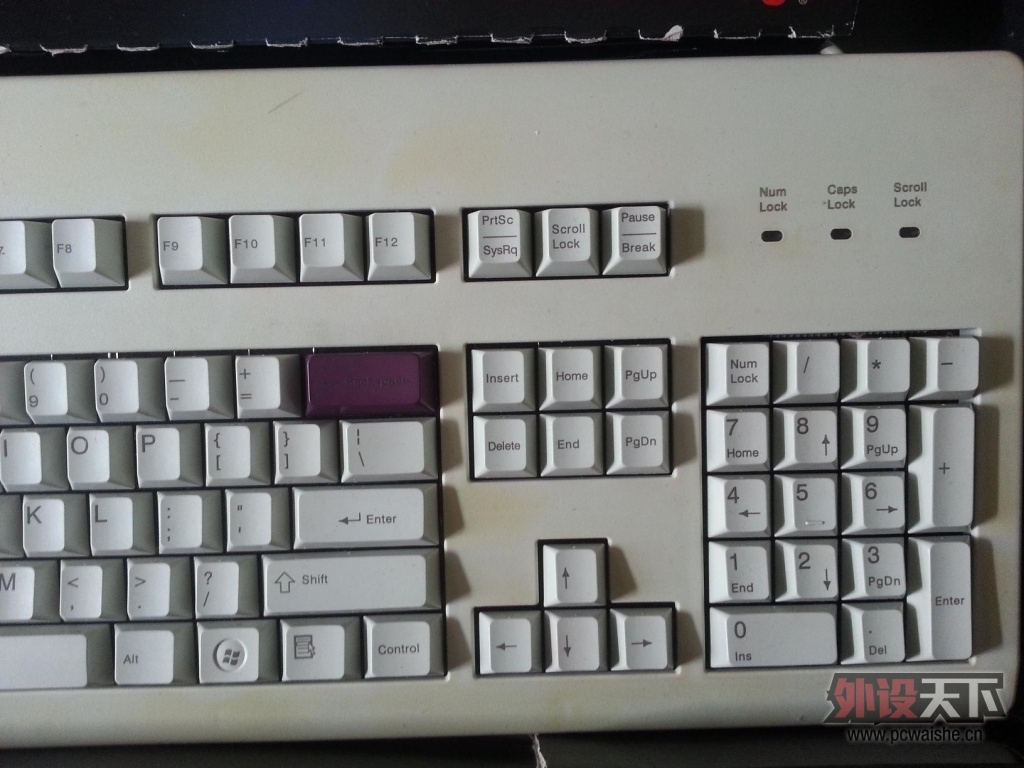 125204a0cqwc2c571he27h.jpg