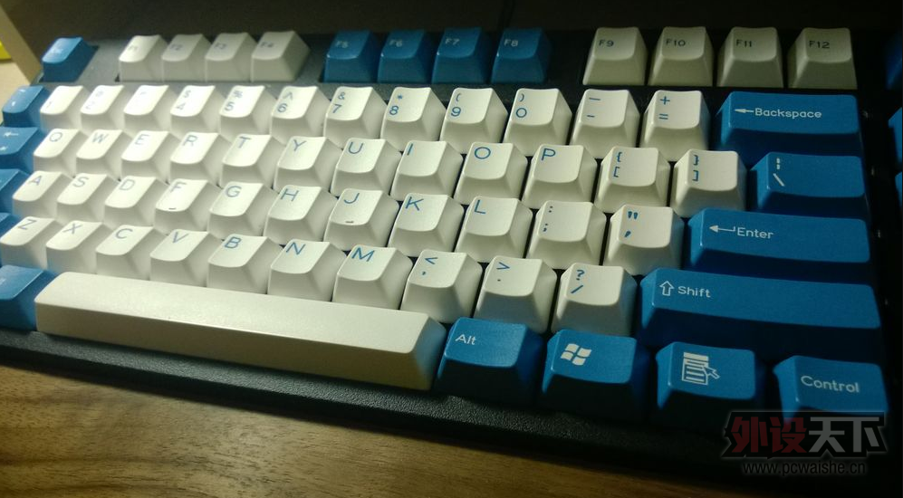 �ݳ�