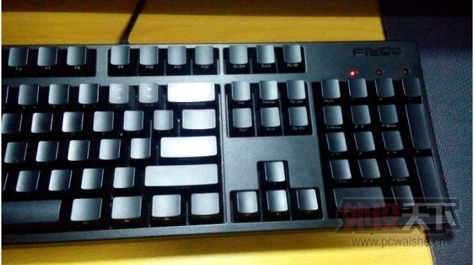 �Ե�����650Ԫ��˳���85��FILCO���ߺںڣ�120����IKBC�׺��ɫ��60���ʳ�POKER2��ñ