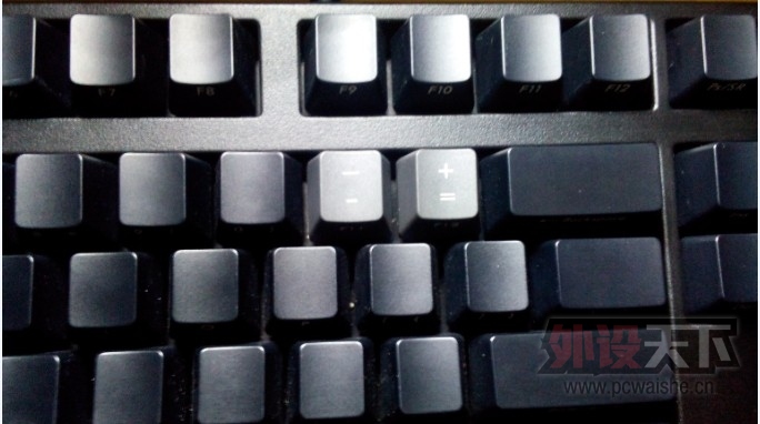 �Ե�����650Ԫ��˳���85��FILCO���ߺںڣ�120����IKBC�׺��ɫ��60���ʳ�POKER2��ñ
