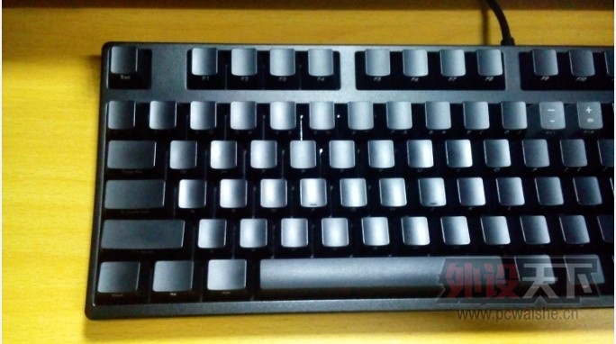 �Ե�����650Ԫ��˳���85��FILCO���ߺںڣ�120����IKBC�׺��ɫ��60���ʳ�POKER2��ñ