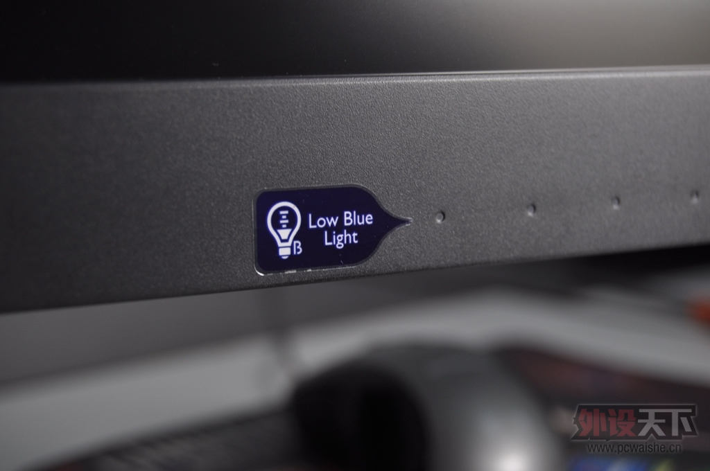 �ٰ�һ̨���ޱ߿���ʾ��EW2440L˫��ƴ��