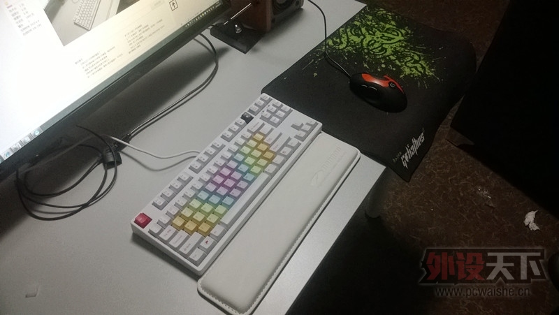 е̣ Ǻ