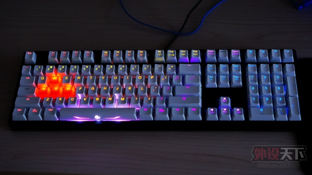 ���ֵĻ�е����֮·����ħ��Ѽ9008S3�ĸ������ڣ�һ��IKBC��͸+����+����+��������ñ