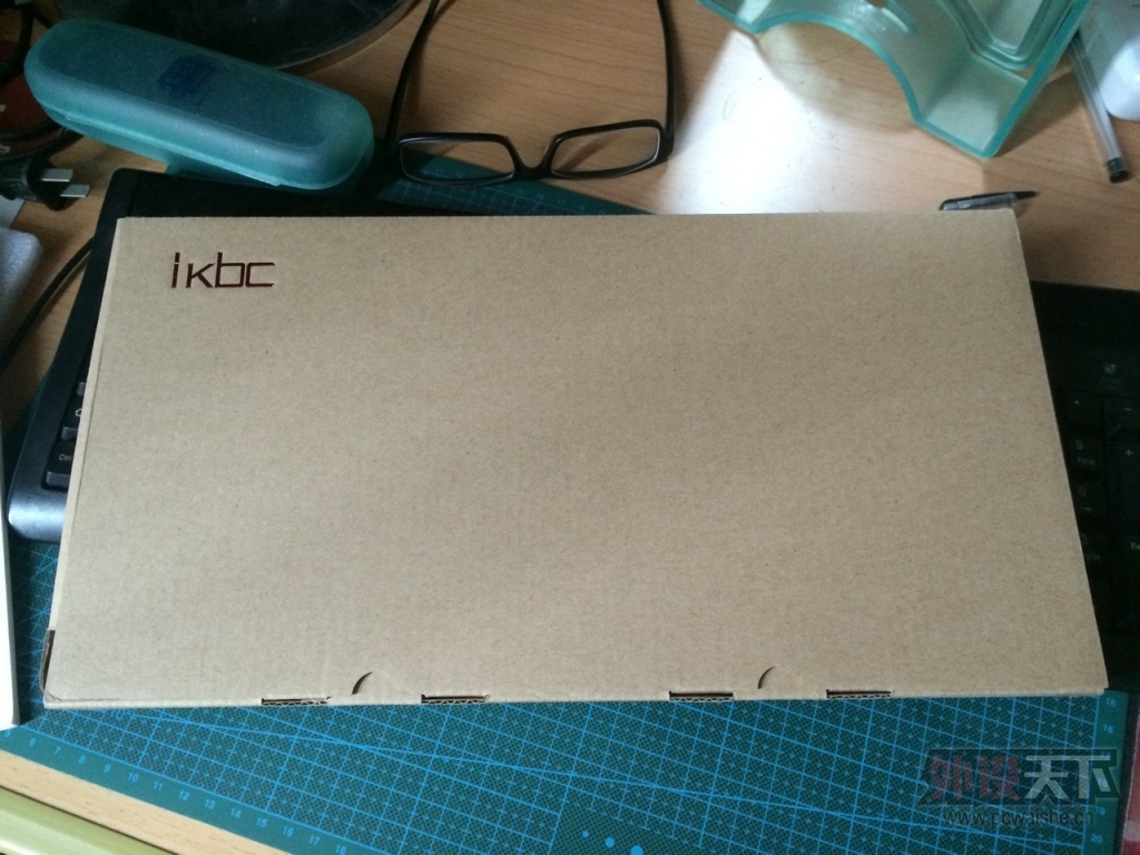 ��һ��ȫ�µ� IKBC F-104 ԭװ�׳ȼ�ñ�������С�