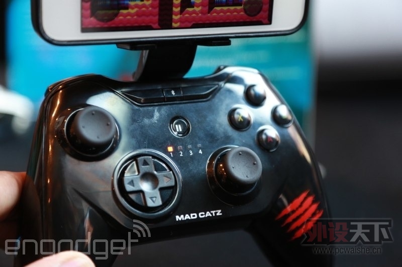 Mad Catz C.T.R.L.i iOS 7 ��Ϸ�ֱ���վ�����棬���� Xbox �ķ��