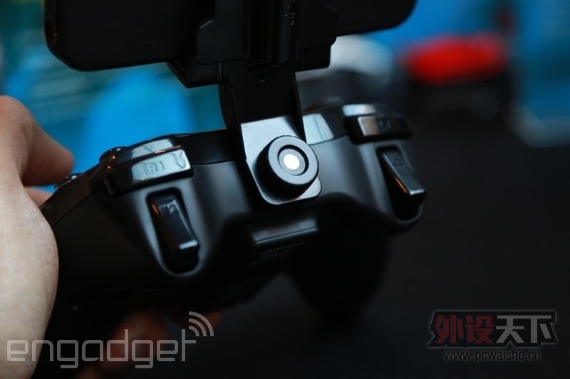 Mad Catz C.T.R.L.i iOS 7 ��Ϸ�ֱ���վ�����棬���� Xbox �ķ��