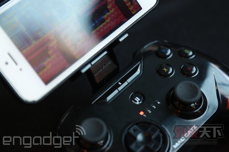 Mad Catz C.T.R.L.i iOS 7 ��Ϸ�ֱ���վ�����棬���� Xbox �ķ��