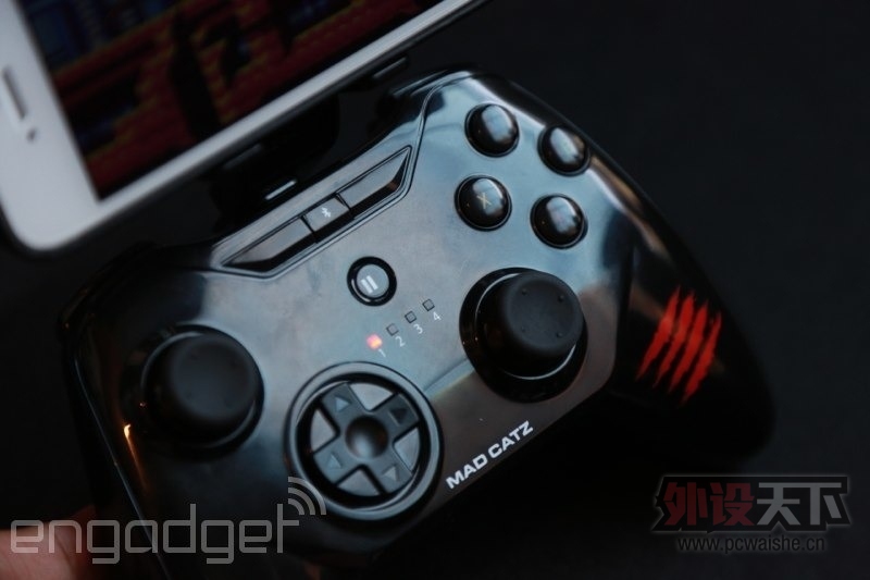 Mad Catz C.T.R.L.i iOS 7 ��Ϸ�ֱ���վ�����棬���� Xbox �ķ��