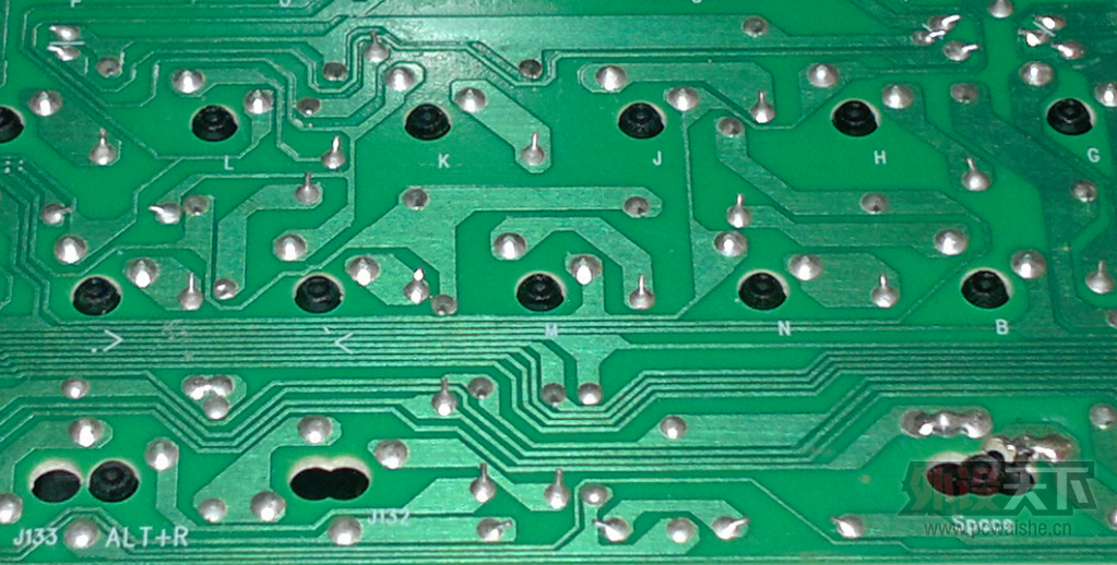 ������PCB�� �ĸ���Щ��~��Ϊʲô�أ�������󣡣�