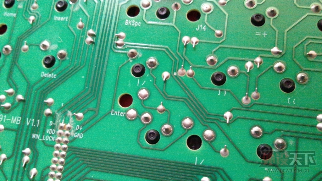 ������PCB�� �ĸ���Щ��~��Ϊʲô�أ�������󣡣�