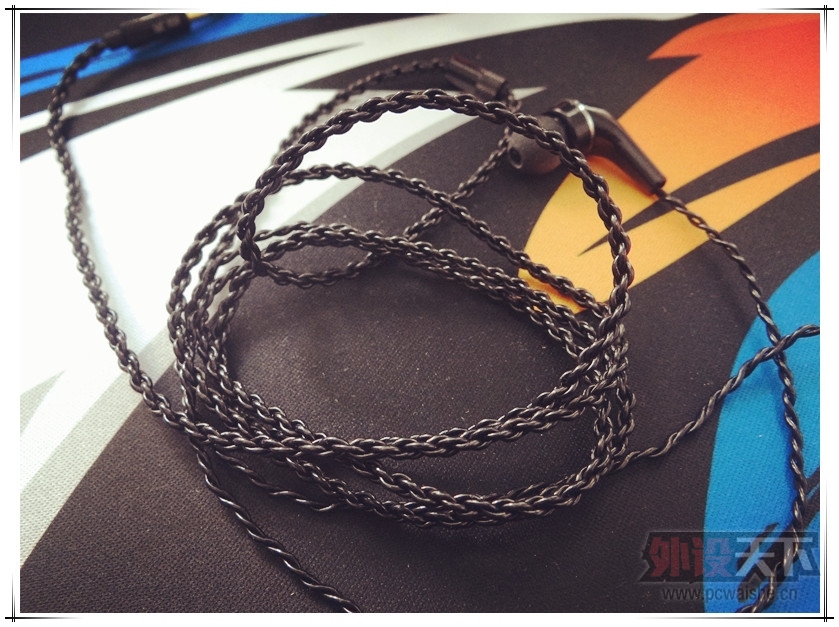 �����¹����ҳ�Ʒ������һ��������ֵ����ӣ������м����ɡ�