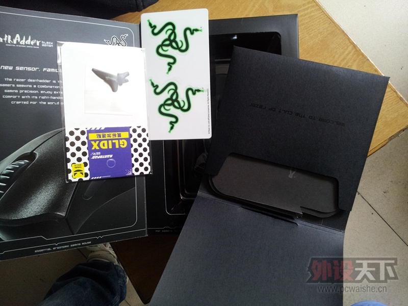 �����ݡ�razer ���ߺ�ɫ����� 9.5���� ����