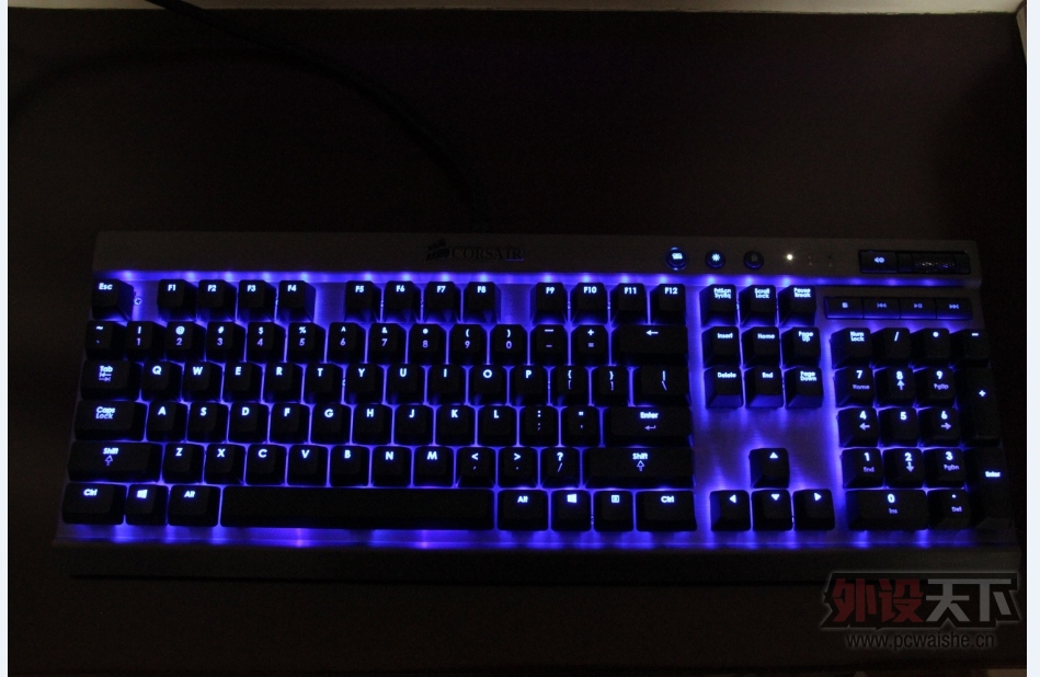Corsair Vengeance K70�����е���̿�������