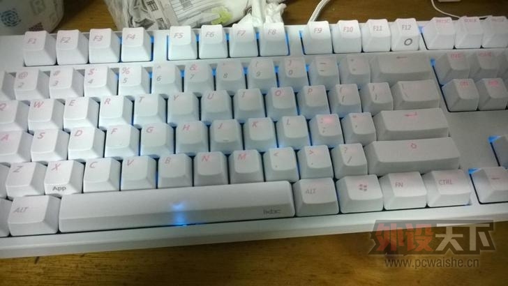 ���㶫���û������F104ԭװPBT��ñ �׵׺��� ȫ�� ƽ���۰� �ʷѸ��� ����100������