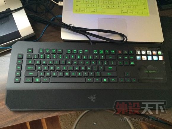�����ա�Razer�����ɻ��Ы�ռ���
