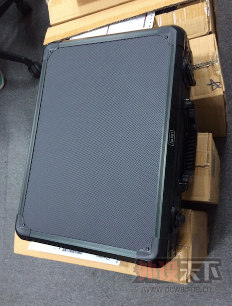 ����·�������µ����ع� ҲѧС������װ