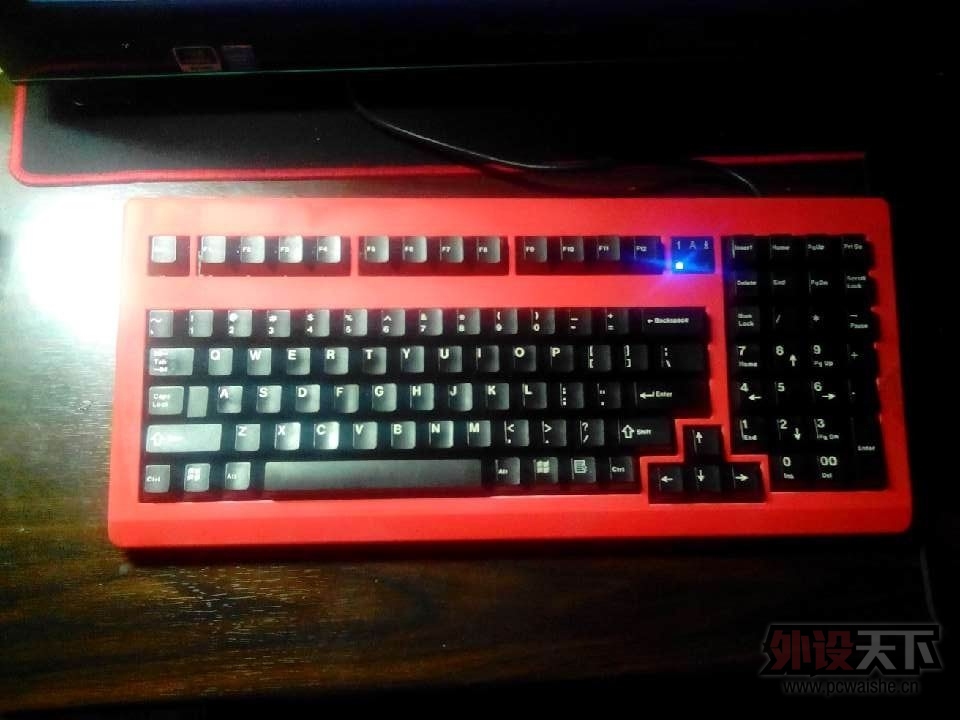 ��ֻ��ϲ����ɫ��ñ����,