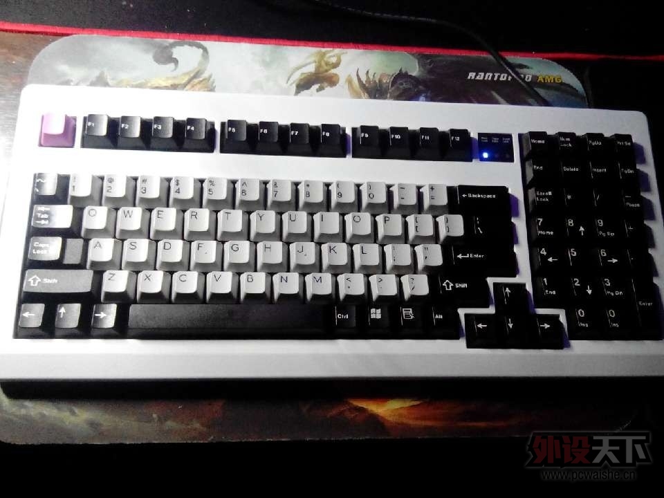��ֻ��ϲ����ɫ��ñ����,