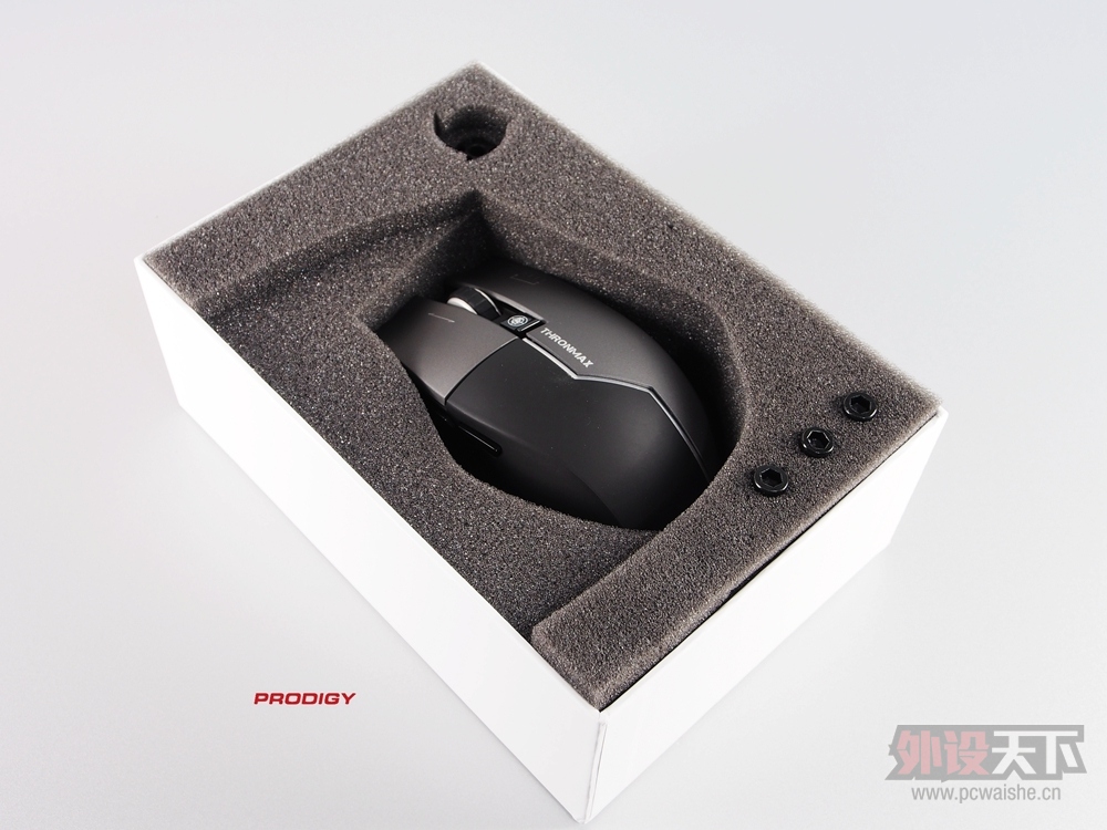 ��è��ս�� ���� THRONMAX CARBON ͼ�ͼ�ʹ���ĵá�