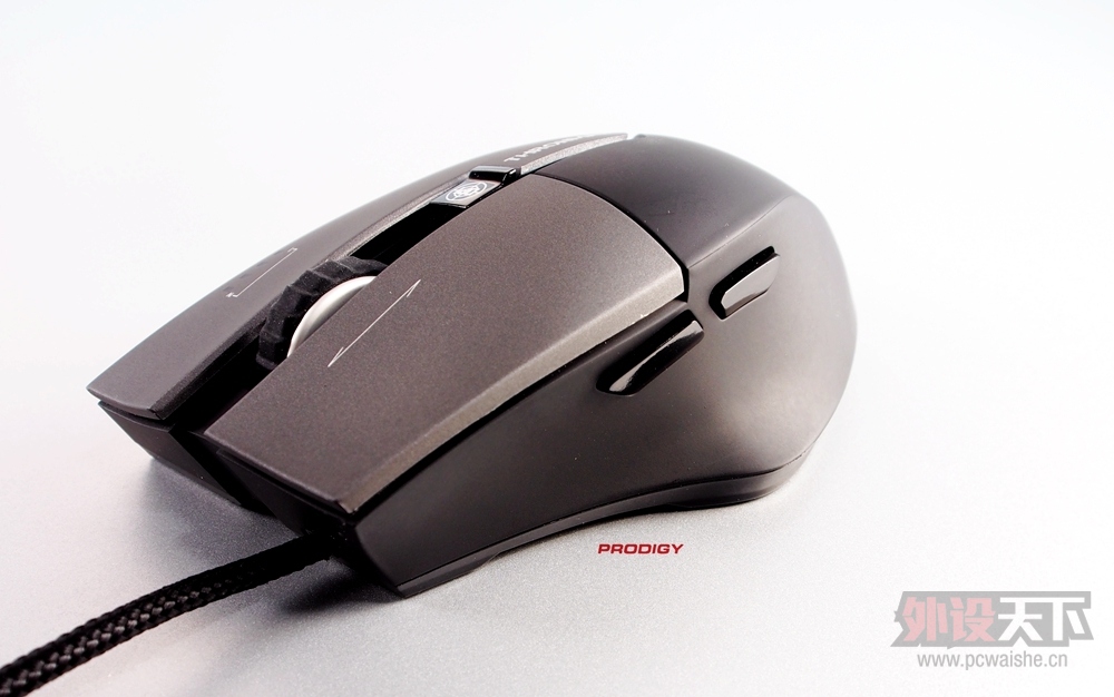 ��è��ս�� ���� THRONMAX CARBON ͼ�ͼ�ʹ���ĵá�