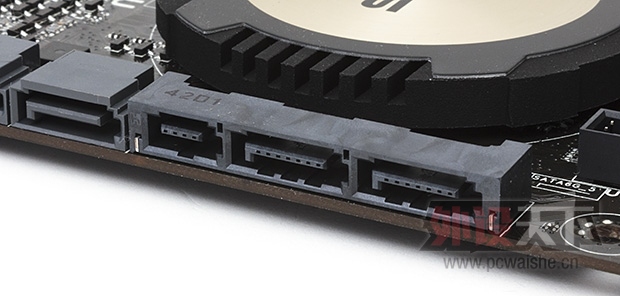 ��˶SATA ExpressӲ��Hyper Express������