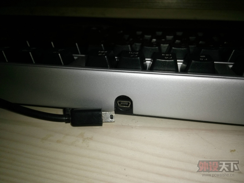 �����ݡ�Ducky2108��IKBC F-104��Plu ML-87����ɫ��ñ��HD6570