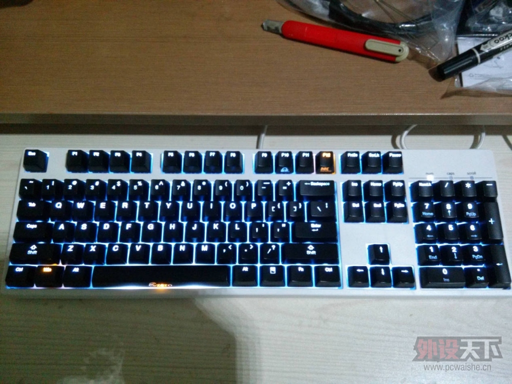 �����ݡ�Ducky2108��IKBC F-104��Plu ML-87����ɫ��ñ��HD6570