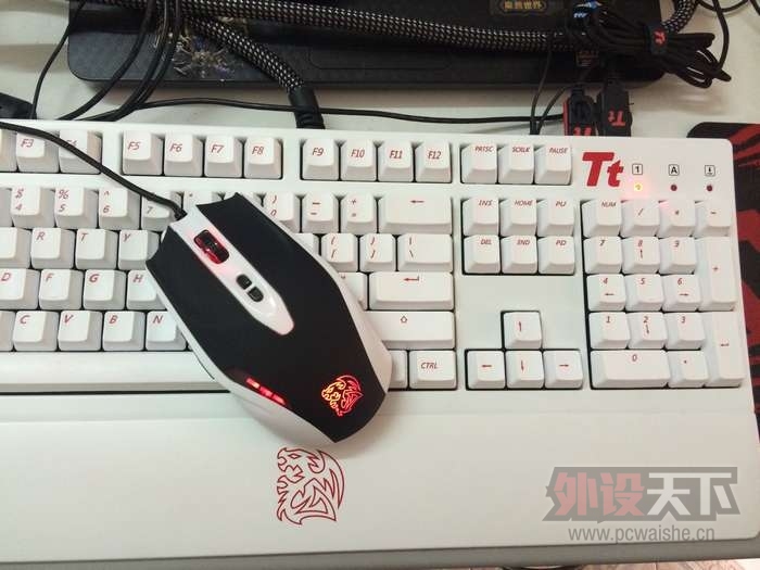 Tt eSPORTS���߰׻���С�׿��������
