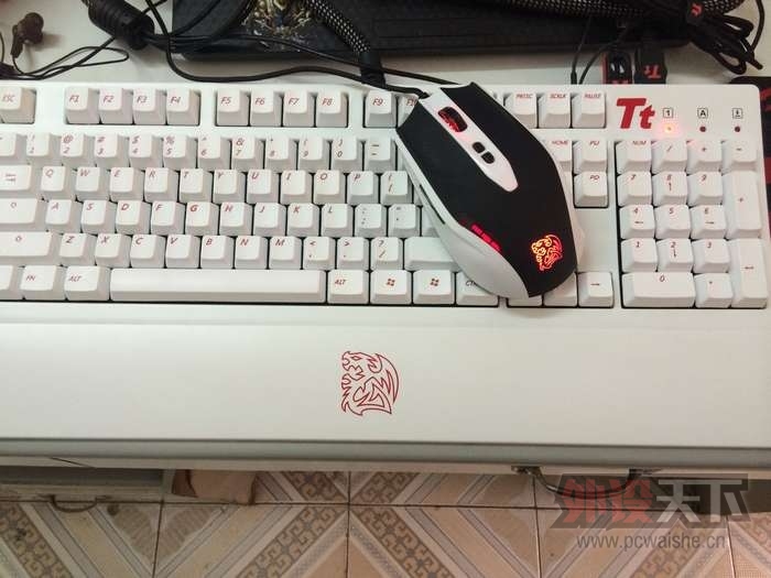 Tt eSPORTS���߰׻���С�׿��������