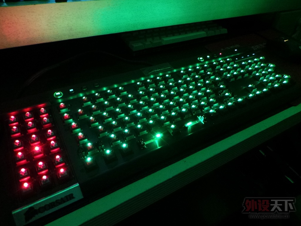 [㶫]9¼ʹԸװCORSAIR/K95   700Ԫ