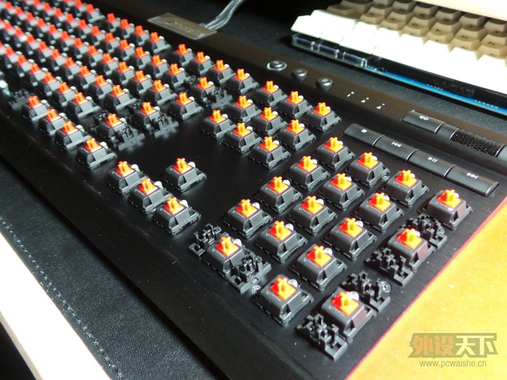 [㶫]9¼ʹԸװCORSAIR/K95   700Ԫ