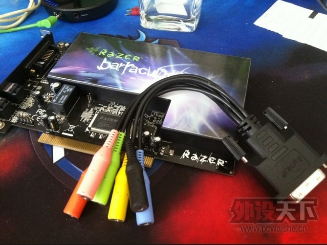 ������������Razer Barracuda ����AC-1 ���� 9��