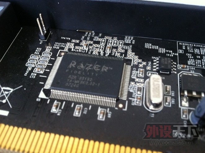 ������������Razer Barracuda ����AC-1 ���� 9��