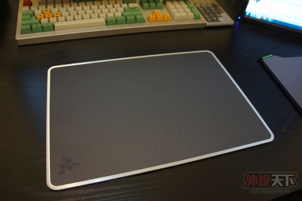 ƯRazer Invicta