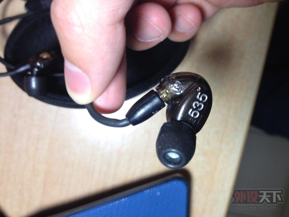 ���Ϻ�����һ��Shure SE535����Ԫ��������