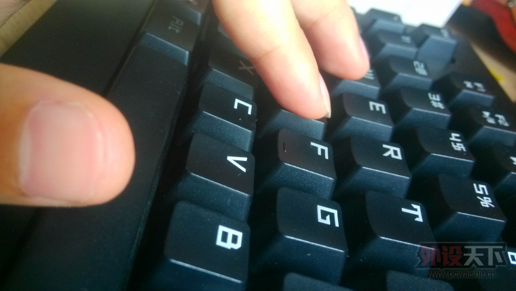 Ʒе