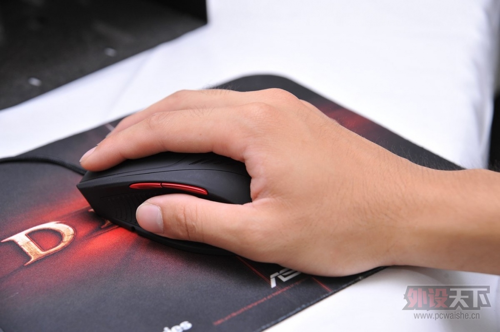 ��ת��ASUS ROG GX950 ��ӥ������꿪�����