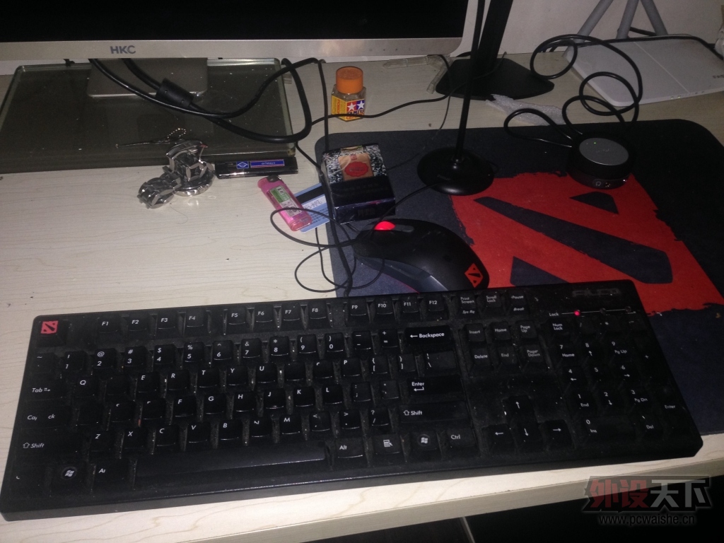 [3P]ǱˮԱ��һ���Ա����棬ͻ��һ�����Ҳ�