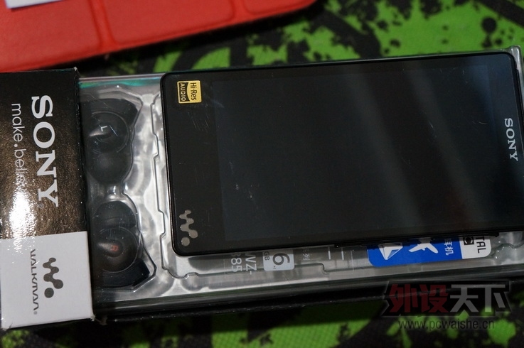���Ϻ������۹��д�ƱSONY F885 ������ 9.5��