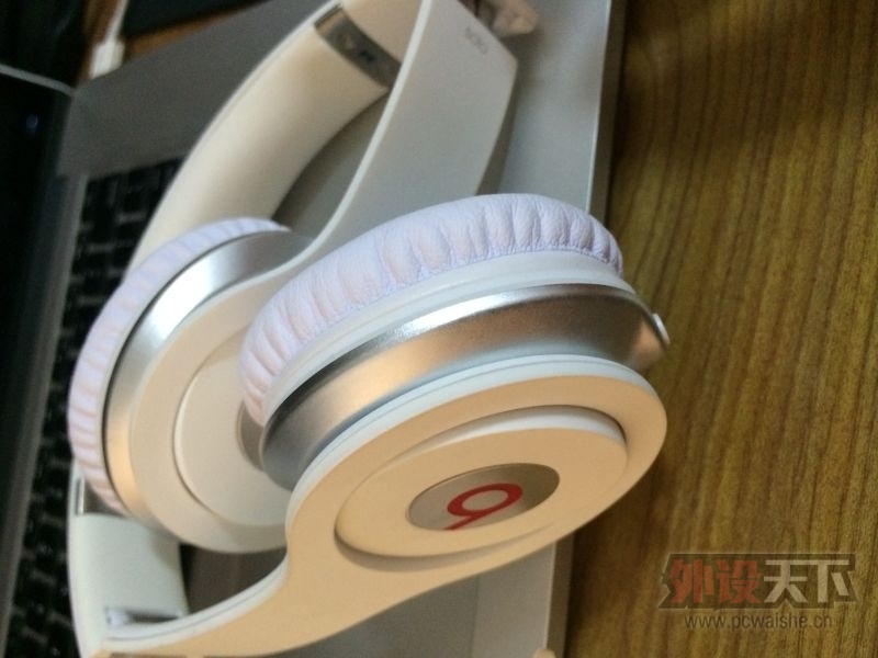 �����ݡ���beatssolo ��ɫ