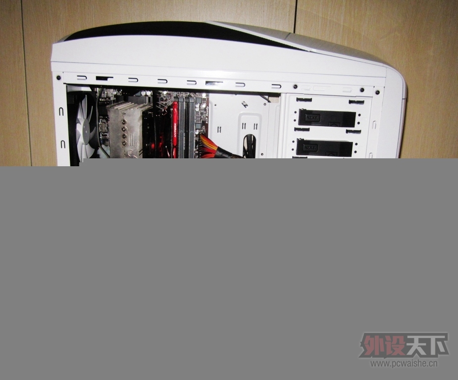 ��ɫ������� ǰ��������ơ��� NZXT ��ӰPhantom 240�����������[ԭ��]