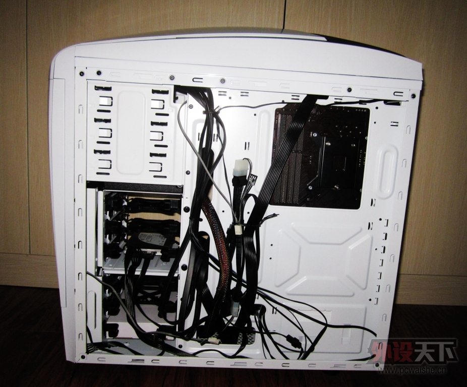 ��ɫ������� ǰ��������ơ��� NZXT ��ӰPhantom 240�����������[ԭ��]
