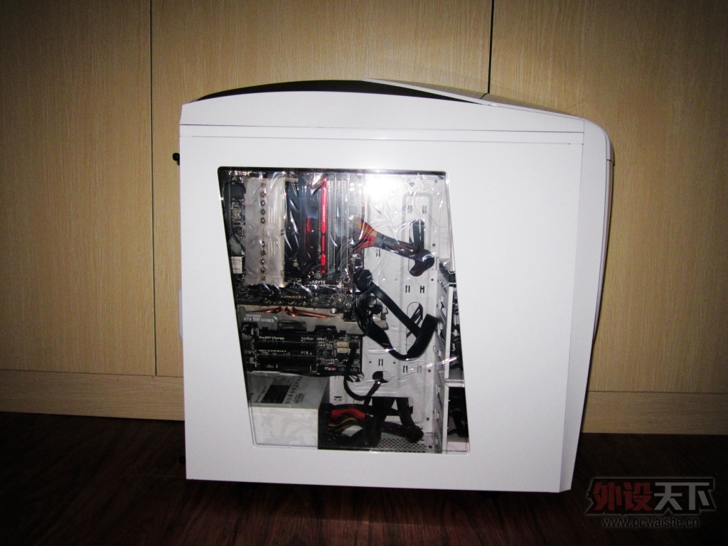 ��ɫ������� ǰ��������ơ��� NZXT ��ӰPhantom 240�����������[ԭ��]